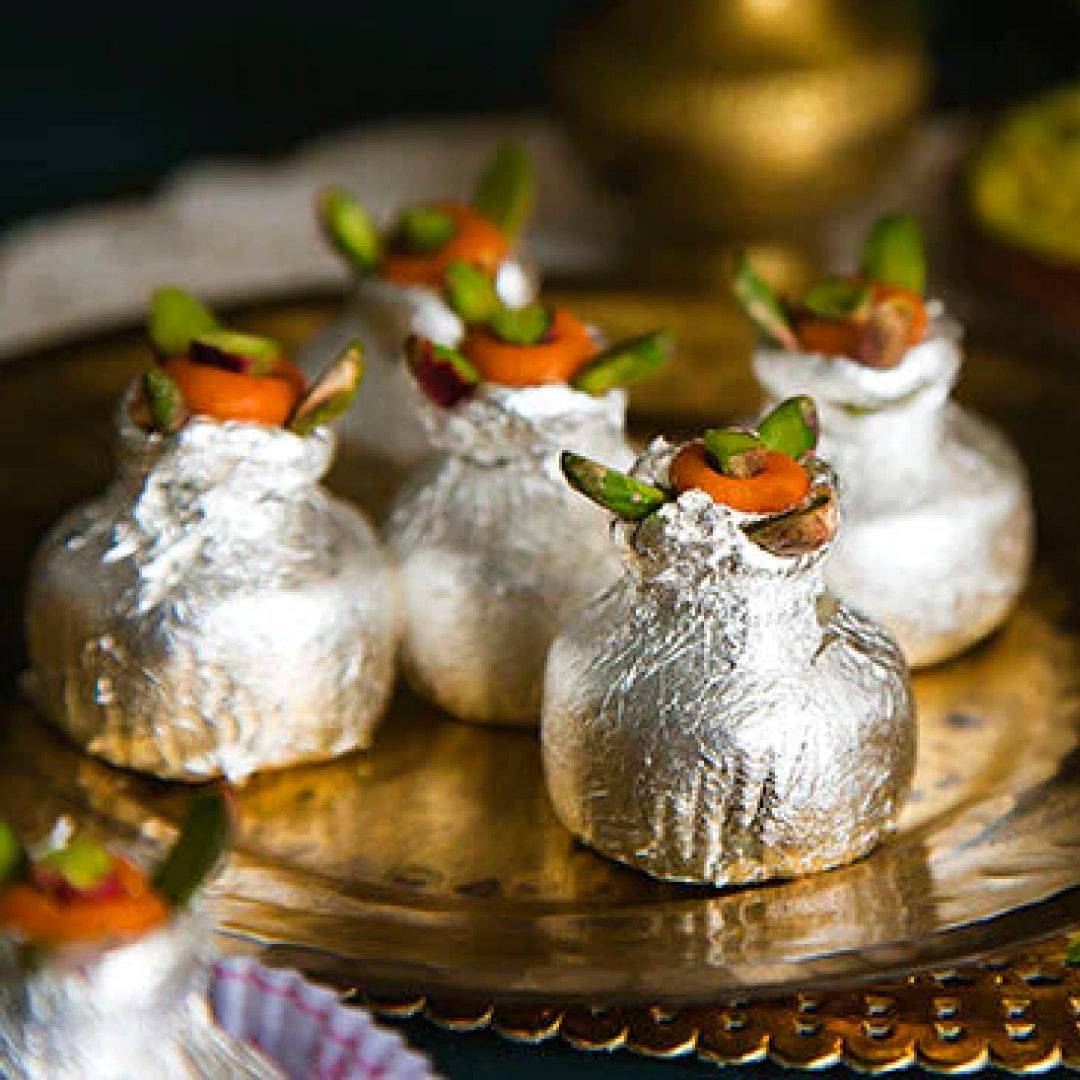 24 Carats Mithai Magic Dryfruit Kalash - 500 gms