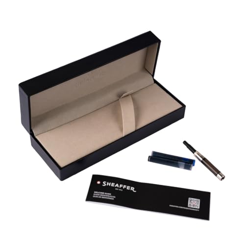 Sheaffer Gift 300 Lacquer Fountain Pen Matte Green with Polished Black Trim | Medium Nib | Premium Pen Gift Set
