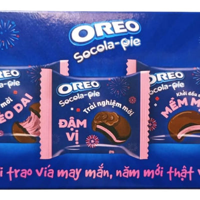 Cadburys OREOS Socola-Pie Special Edition Features a Strawberry-Flavored Marshmallow Sandwiched Between Oreos Cookie Pieces, all Coated In Rich Chocolate 6 Pack 168g (Vietnam)