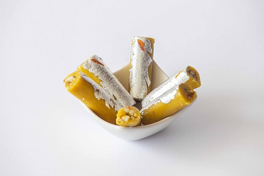 Ruchi Sweets Kaju Kesar Pista Roll | 500 gms – Himkhand