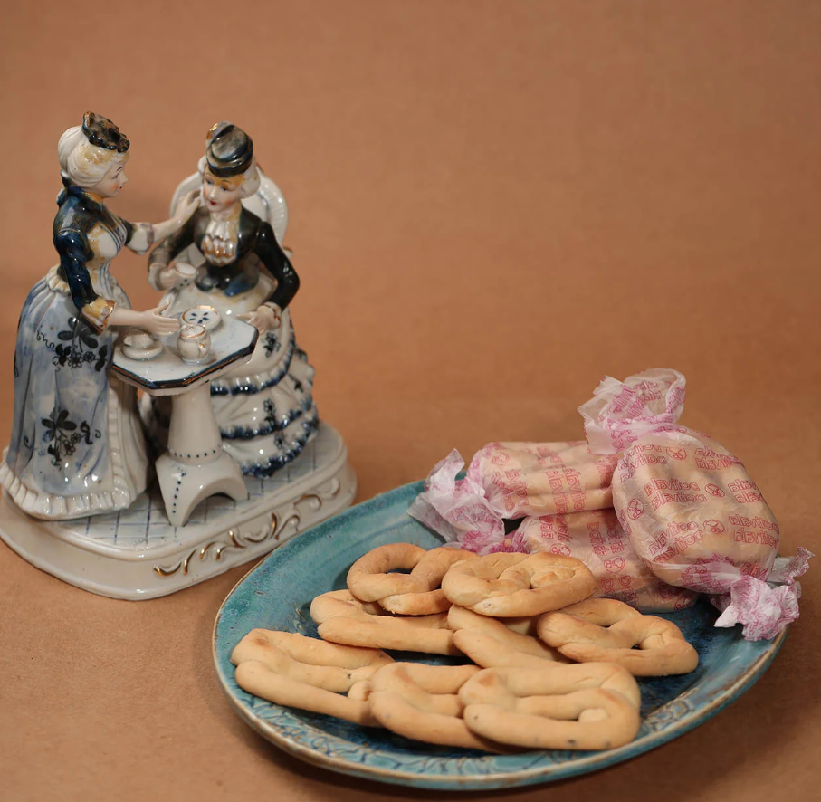Dotivala Bakers & Confectioners Figure of 8 Karakari - 500 gms