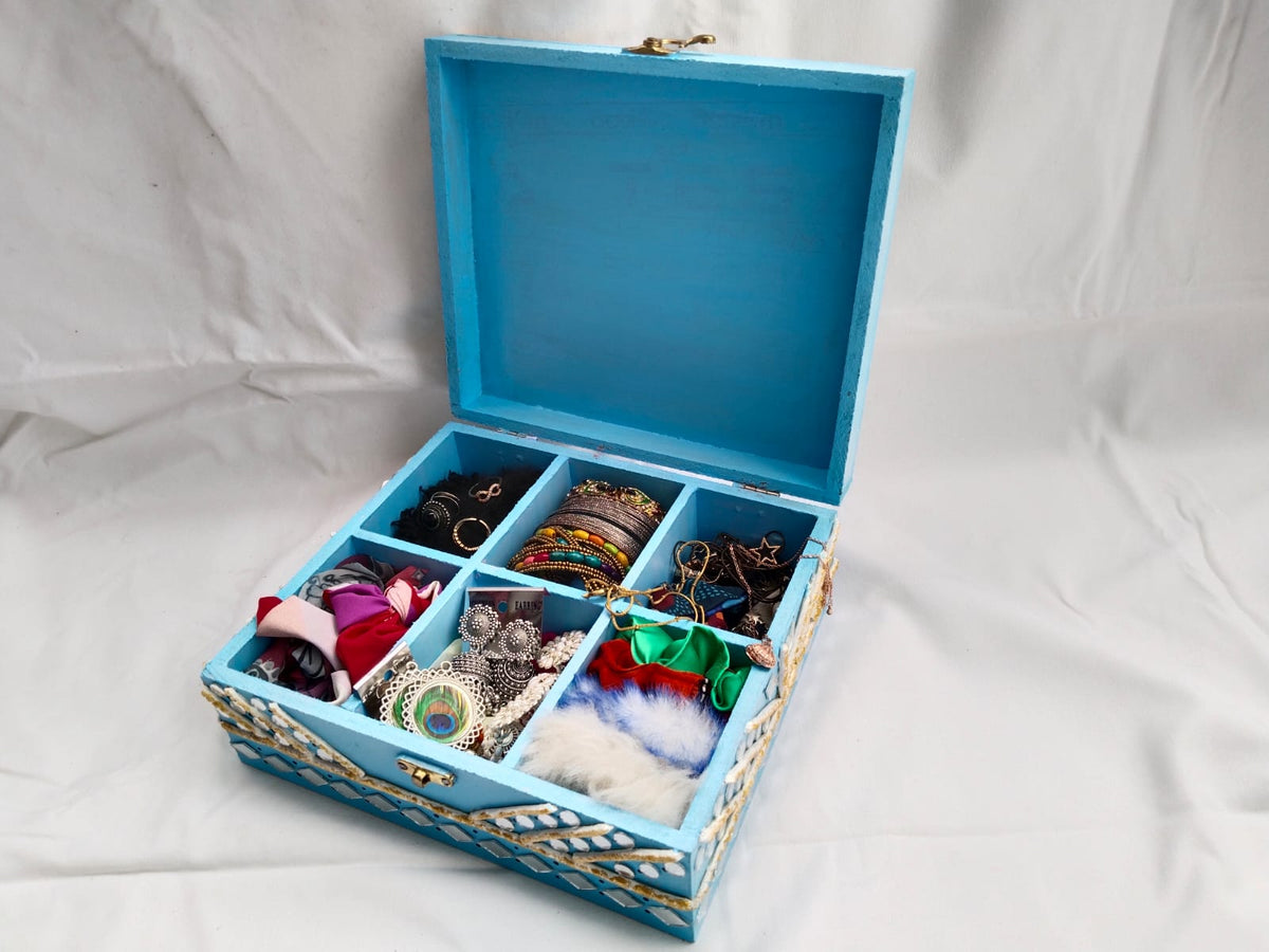 Nilanchal Handicraft Jewellery Box - Set of 1                                                        Code - JEW02