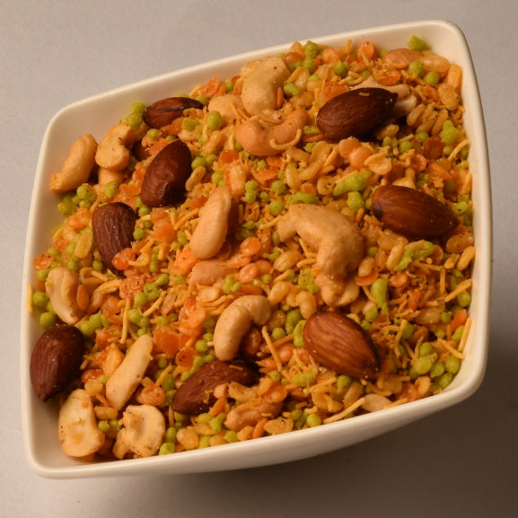 Praful Sweets And Namkeen Navratna Mix | 500 gms