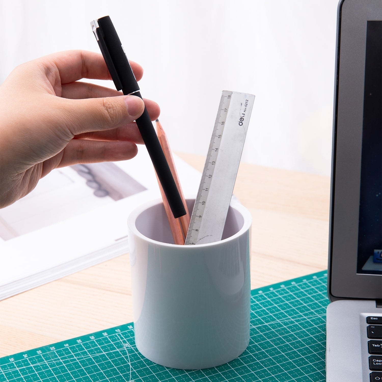 Deli W9155 Pen Holder 1 T - Color May Vary
