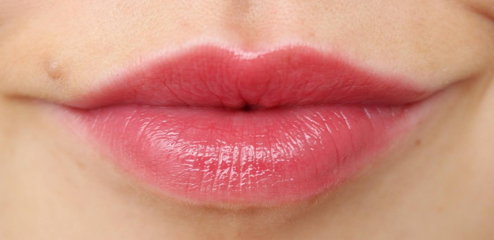 Carmex Moisturizing Lip Balm Cherry Flavor