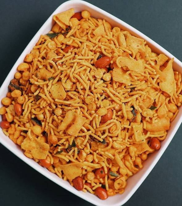 Falguni Gruh Udyog Madrasi Garlic Chawanu - 400 gms