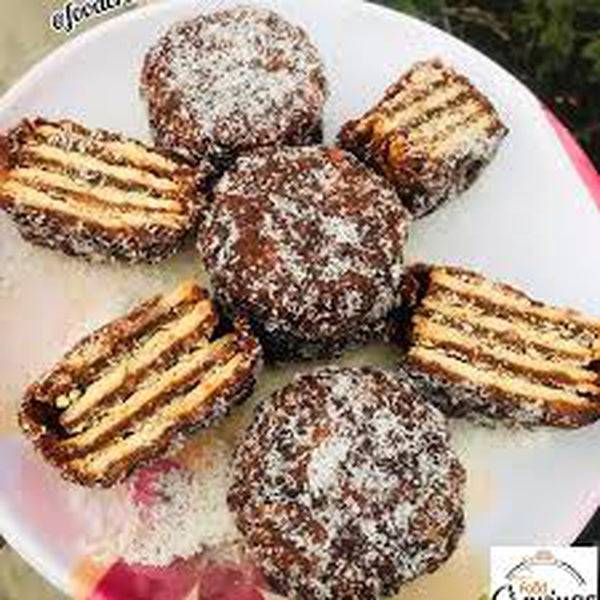 Ganesh Gruh Udyog Khajur Sandwich Biscuits - 300 gms
