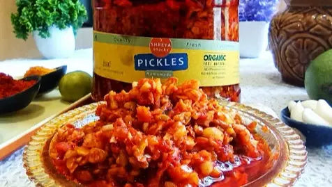 Shreya Snacks Ginger Garlic Pickle - 500 gms