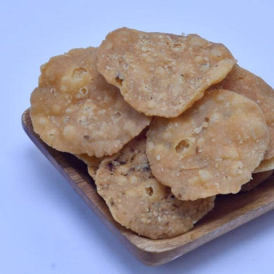 Laxmi Namkeen Gol Puri - 500 gms