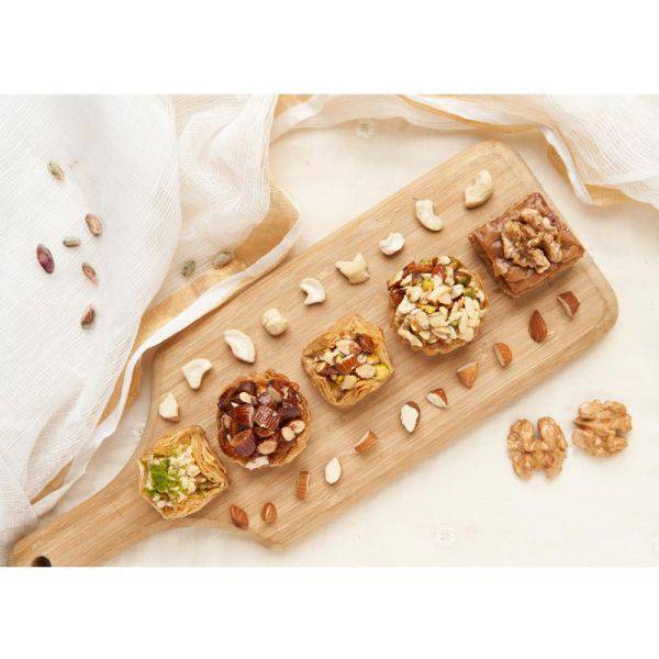 Maakhan Bhog Assorted Baklawa Box 15 Pcs