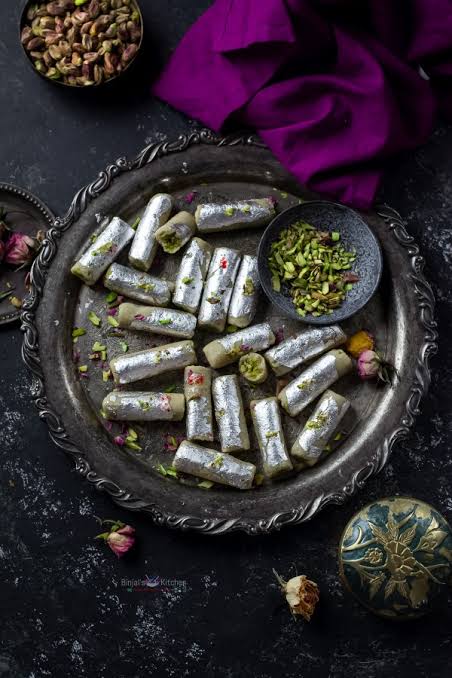 Shree Bhagwati Sweets Kaju Pista Roll | 500 gms