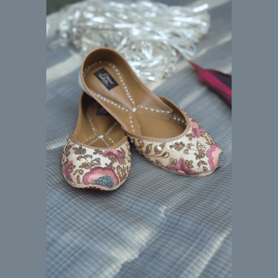 Juttis- Sia Thread Embroidered