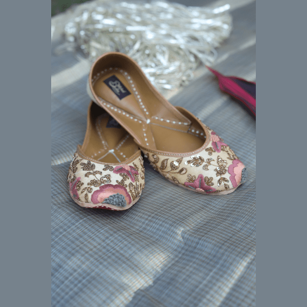 Juttis- Sia Thread Embroidered