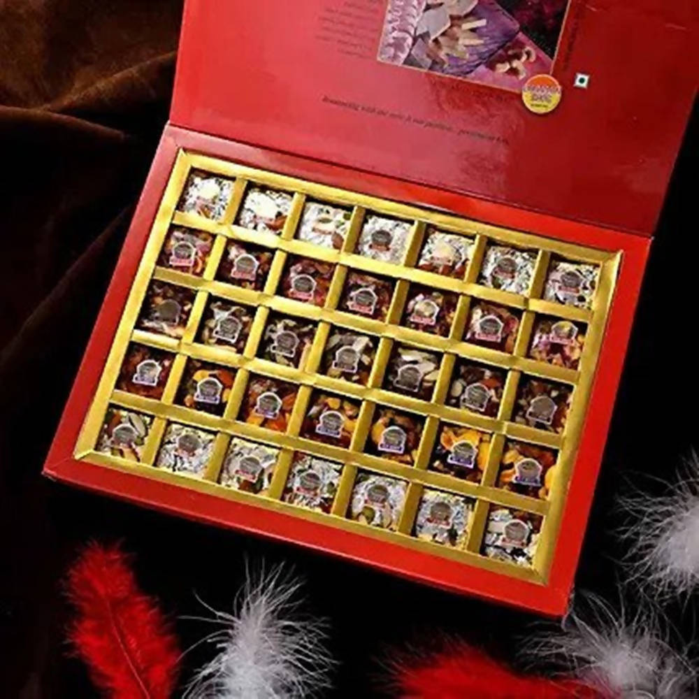 Ethnic Pearl Lumba Rakhi Set & Assorted Berry Bites